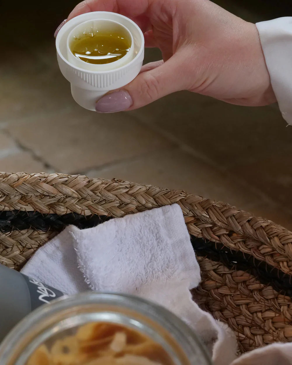 Najel Tvättmedel med Aleppotvål Amber & Oud 2L
